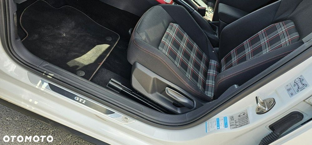 Volkswagen Polo - 16