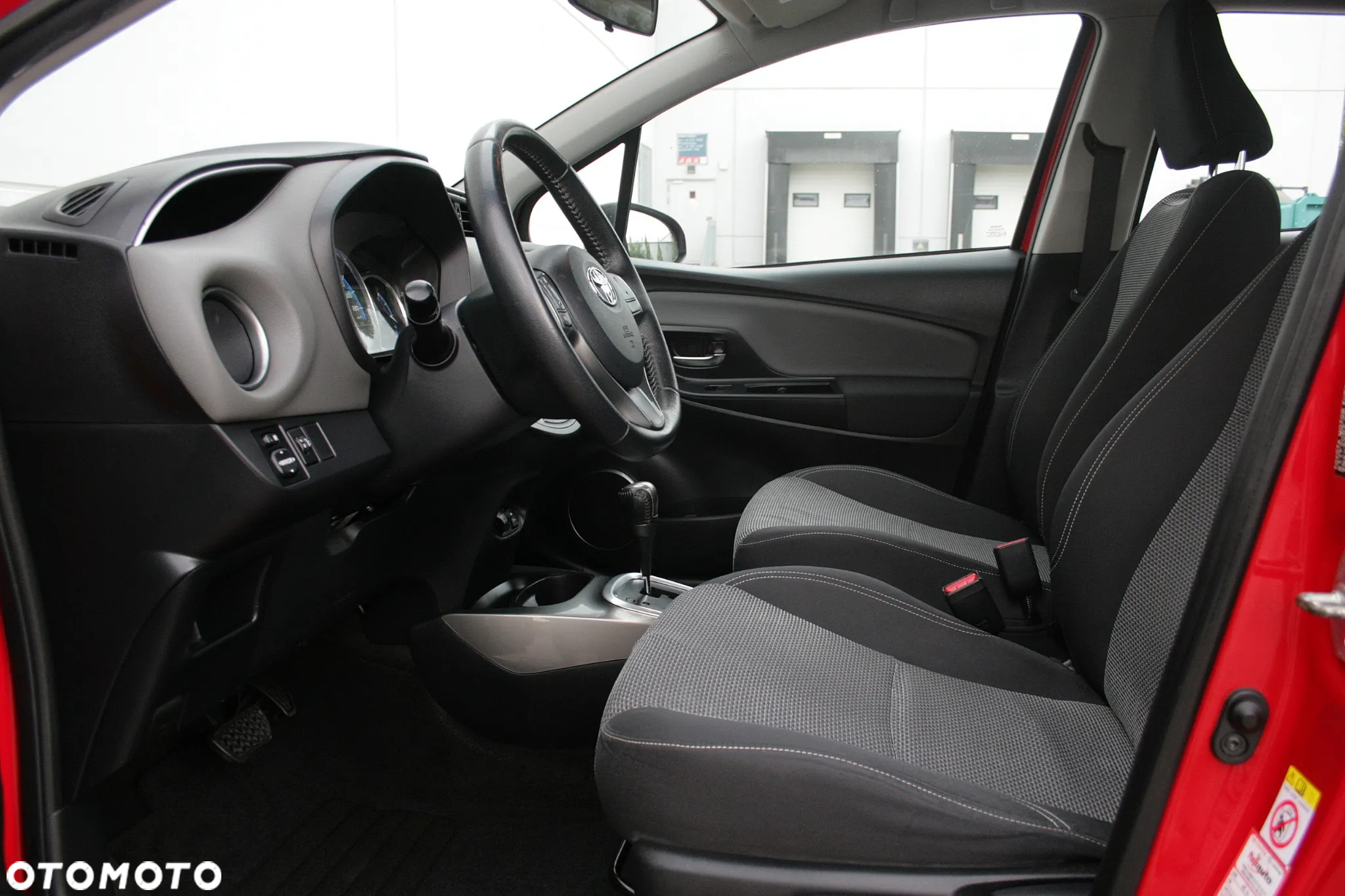 Toyota Yaris Hybrid 1.5 VVT-i - 9
