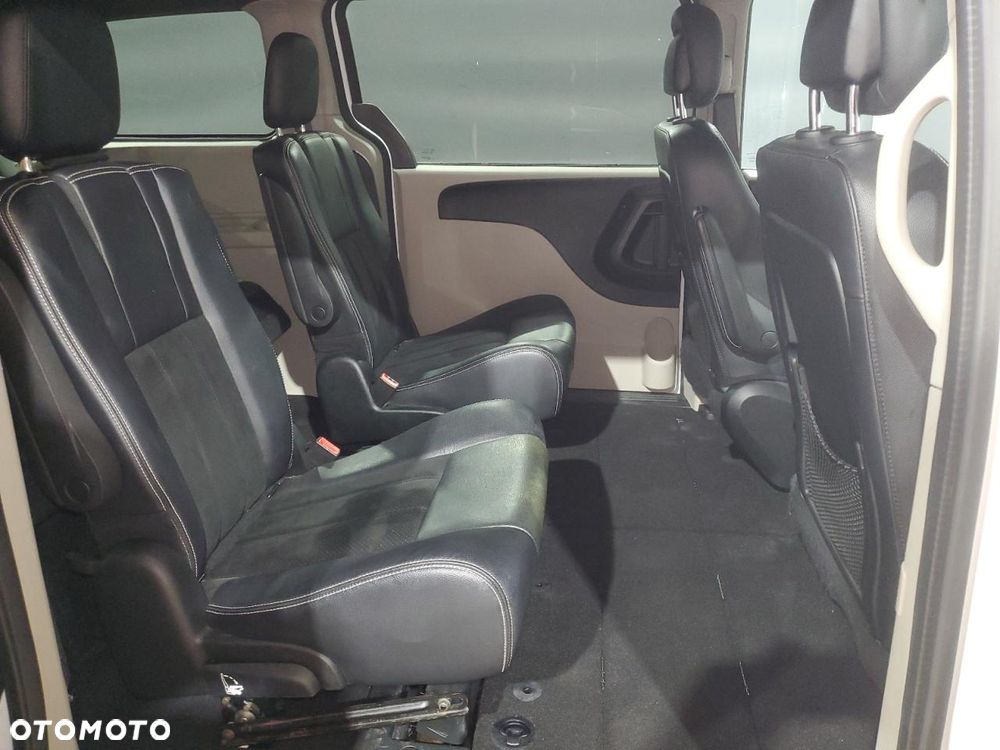 Dodge Grand Caravan - 10