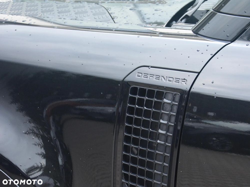 Land Rover Defender 110 D250 SE - 15