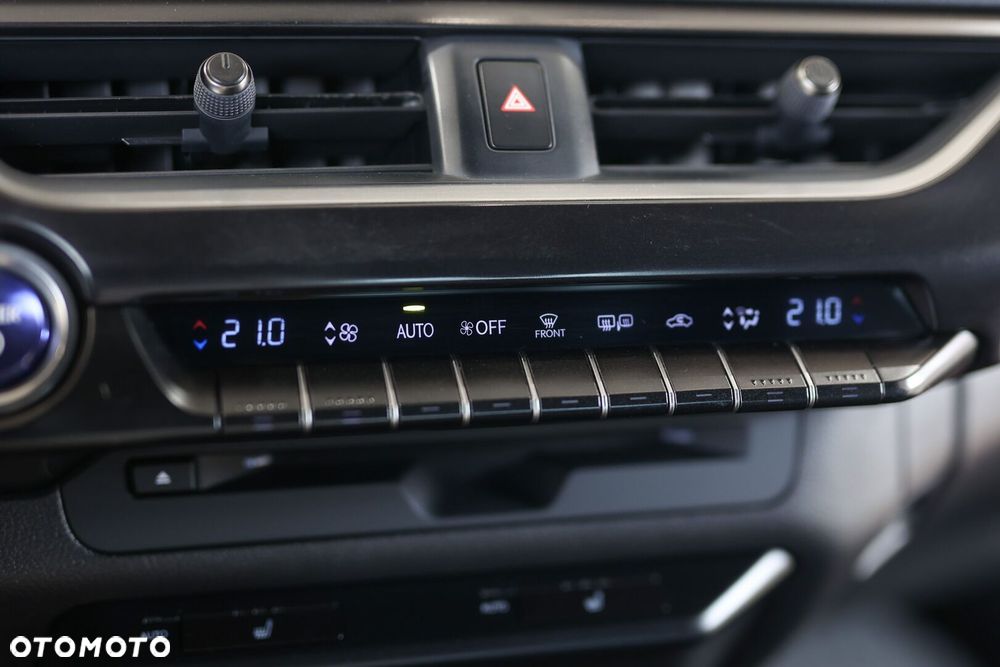 Lexus UX - 29