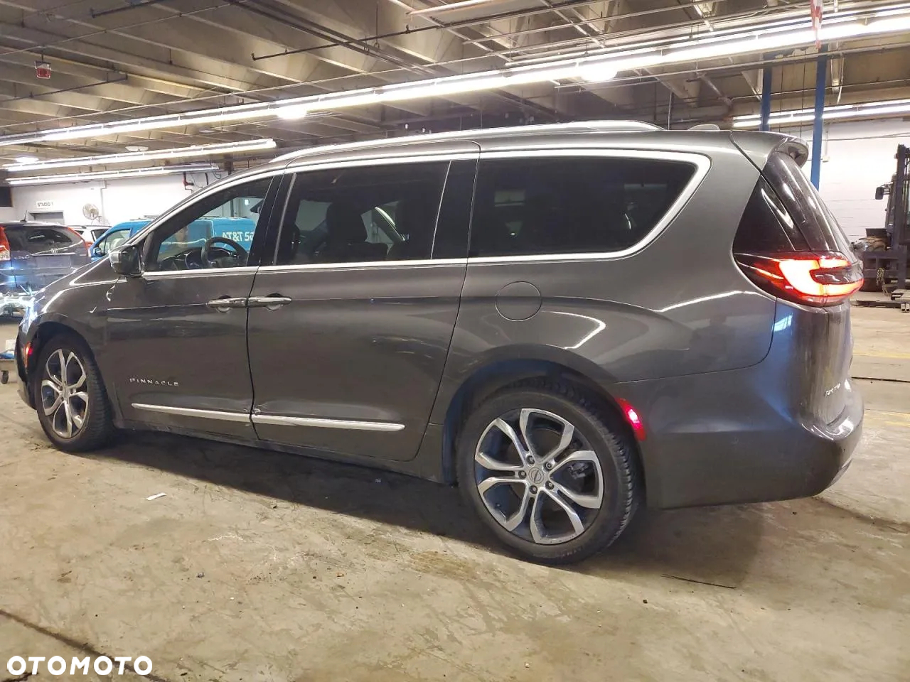 Chrysler Pacifica - 4