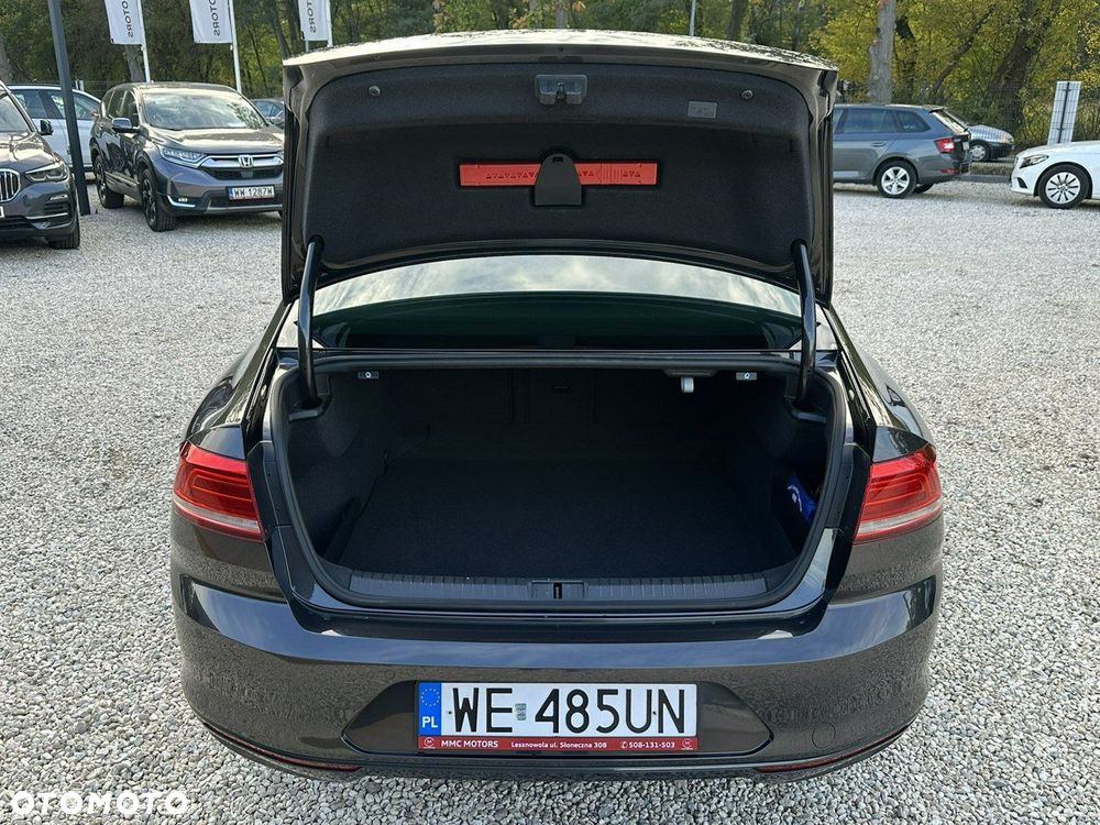 Volkswagen Passat - 10