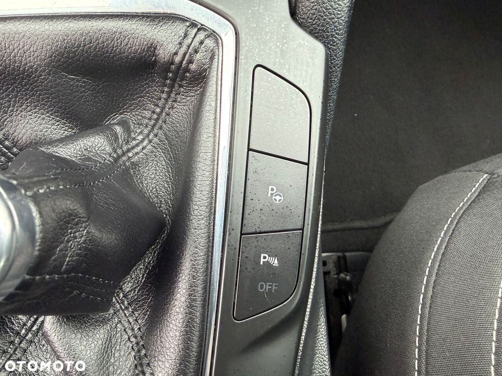 Ford Kuga 2.0 TDCi FWD Titanium - 27