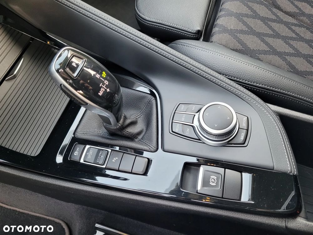 BMW X1 sDrive20i Sport Line - 24