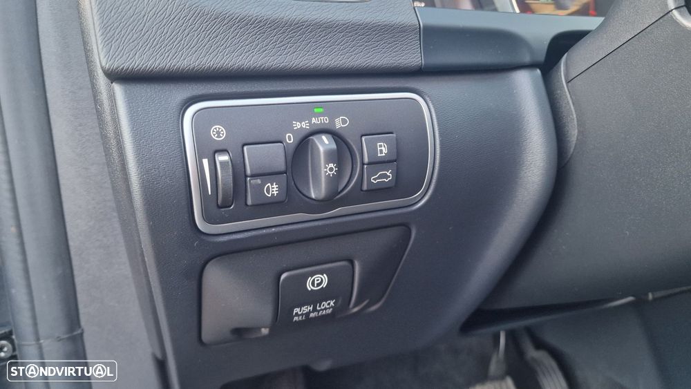 Volvo V60 D6 Plug-In-Hybrid AWD Geartronic Summum - 17