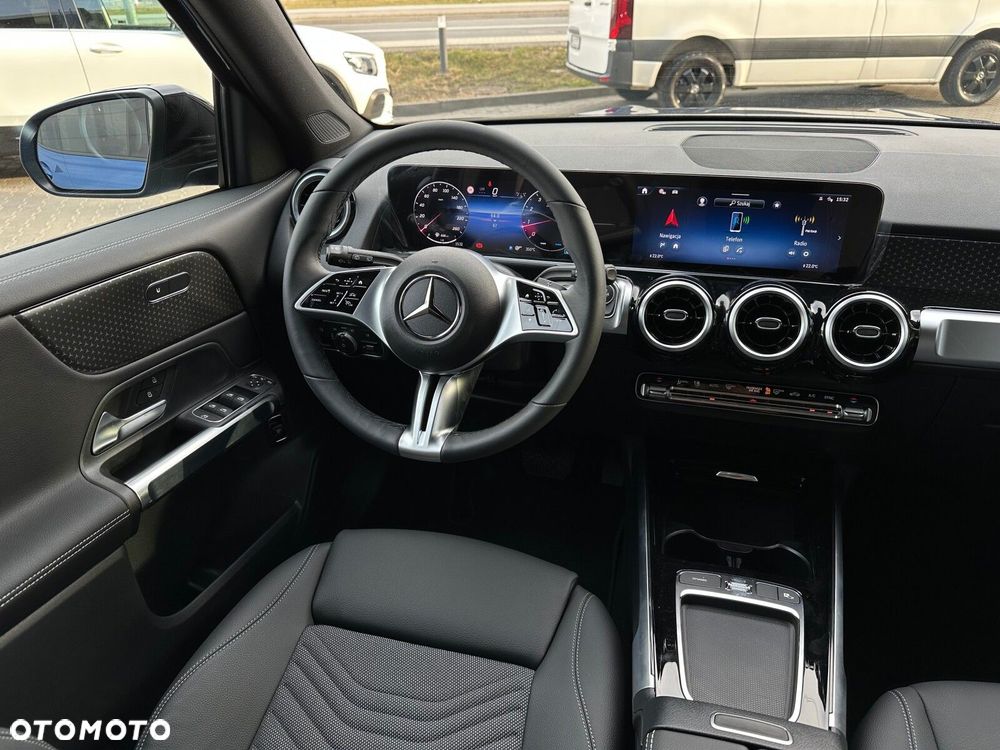 Mercedes-Benz GLB - 13