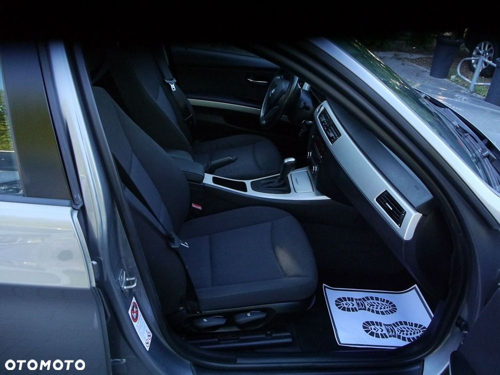 BMW Seria 3 318i Edition Sport - 26