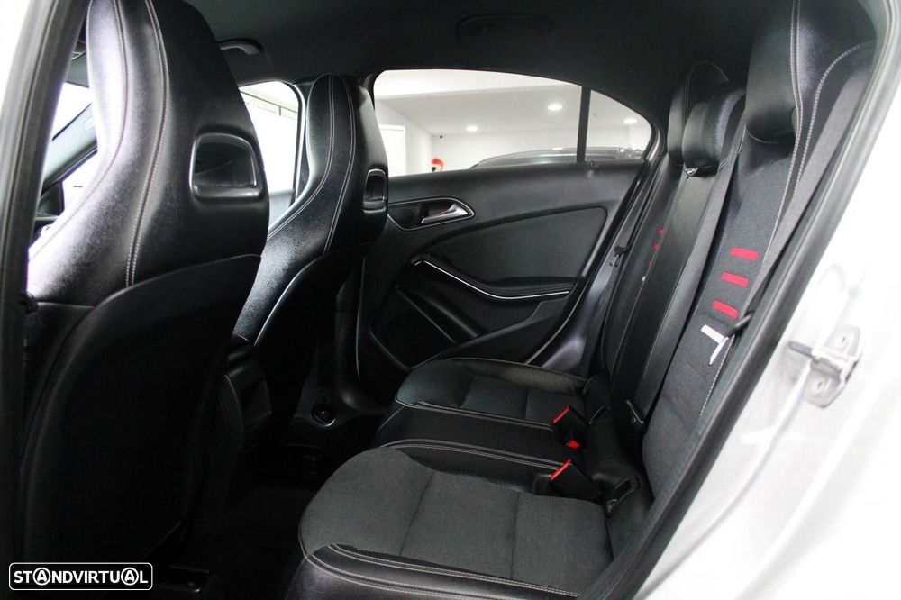 Mercedes-Benz A 180 d AMG Line - 10