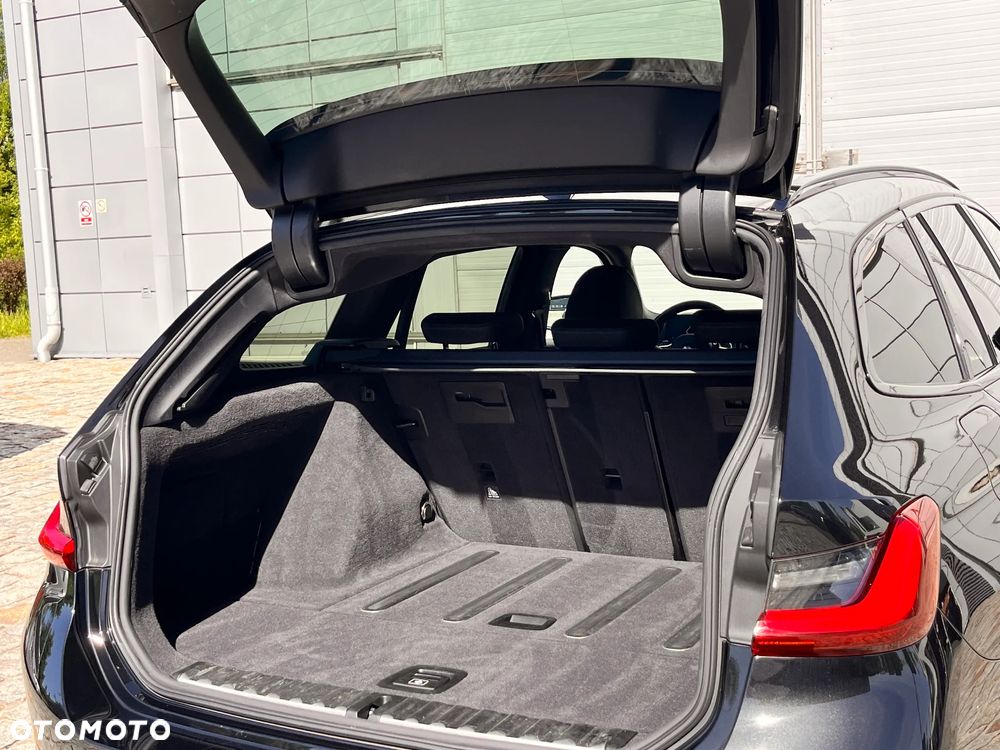 BMW Seria 3 320d xDrive - 17