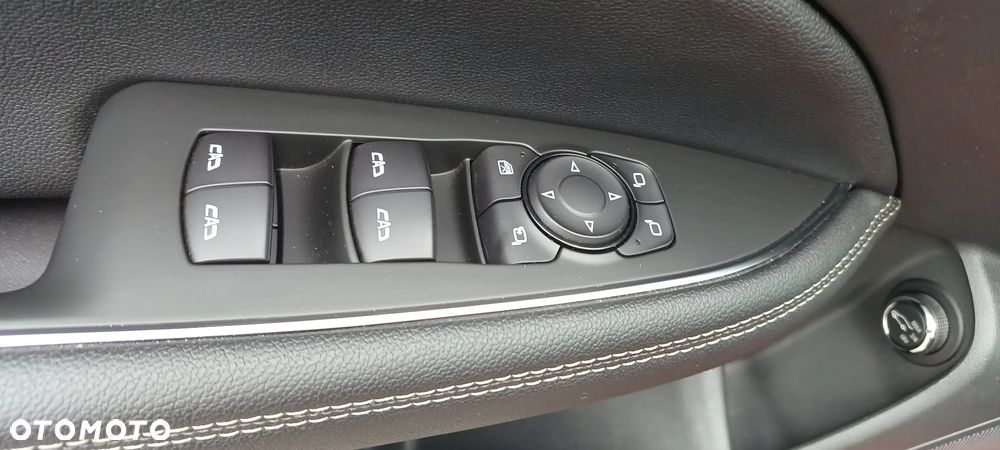 Opel Insignia - 16