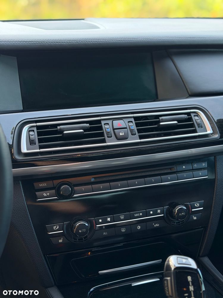 BMW Seria 7 - 28