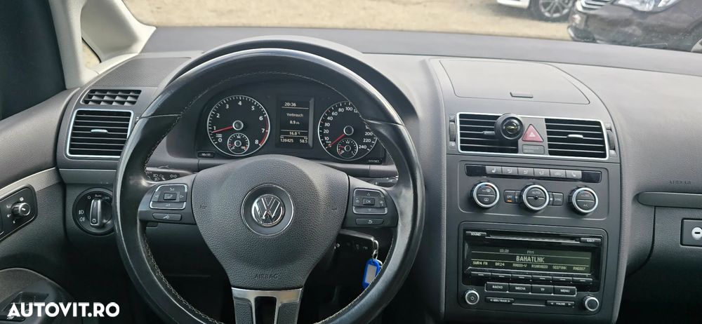 Volkswagen Touran - 11