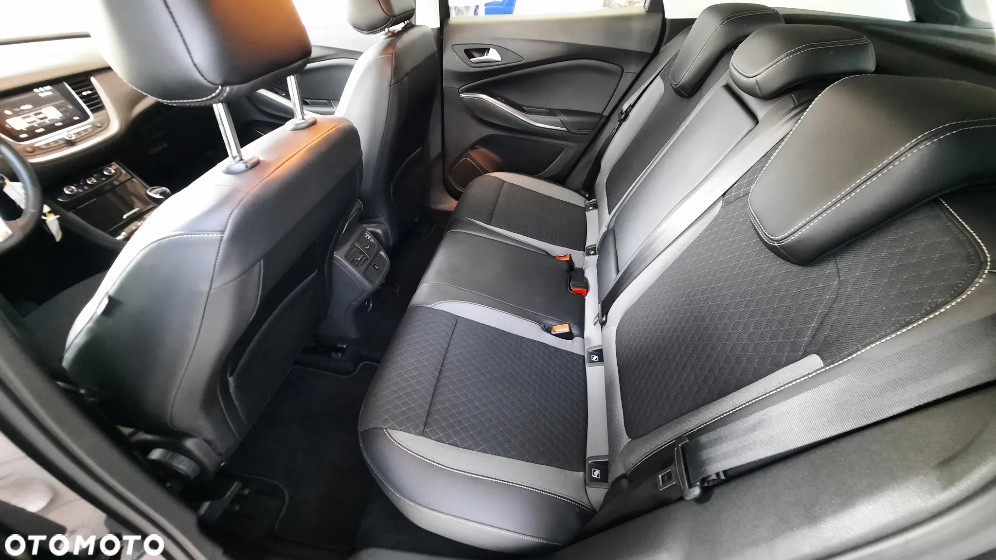 Opel Grandland X 1.2 Start/Stop Business INNOVATION - 26