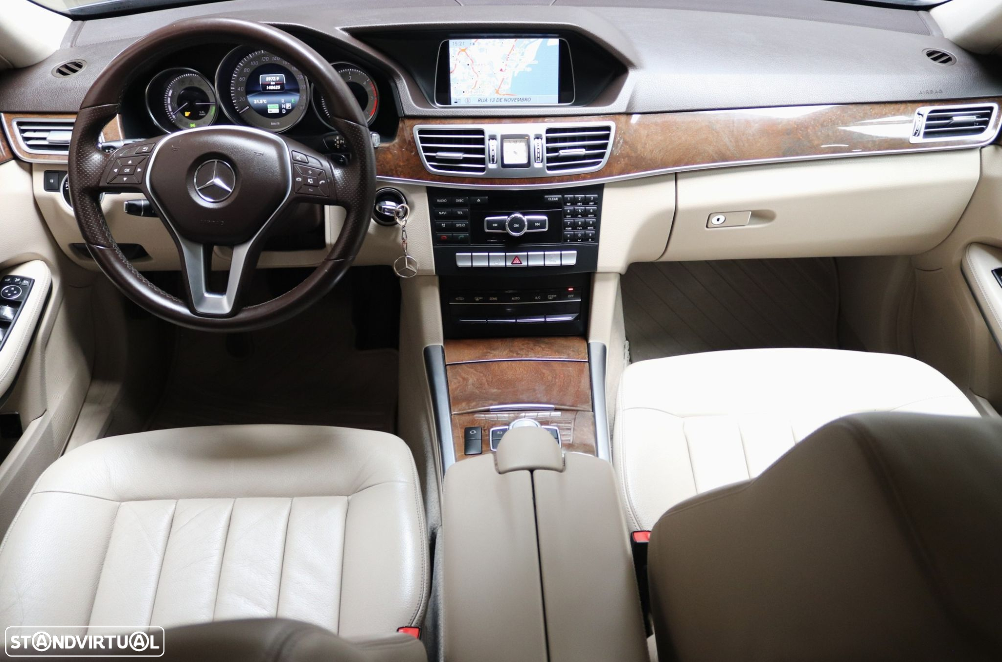 Mercedes-Benz E 300 Bluetec Hybrid Avantgarde - 32