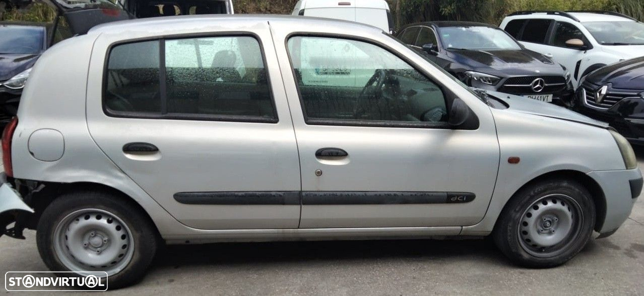 Renault Clio 1.5 DCI de 2002 disponível para peças - 5