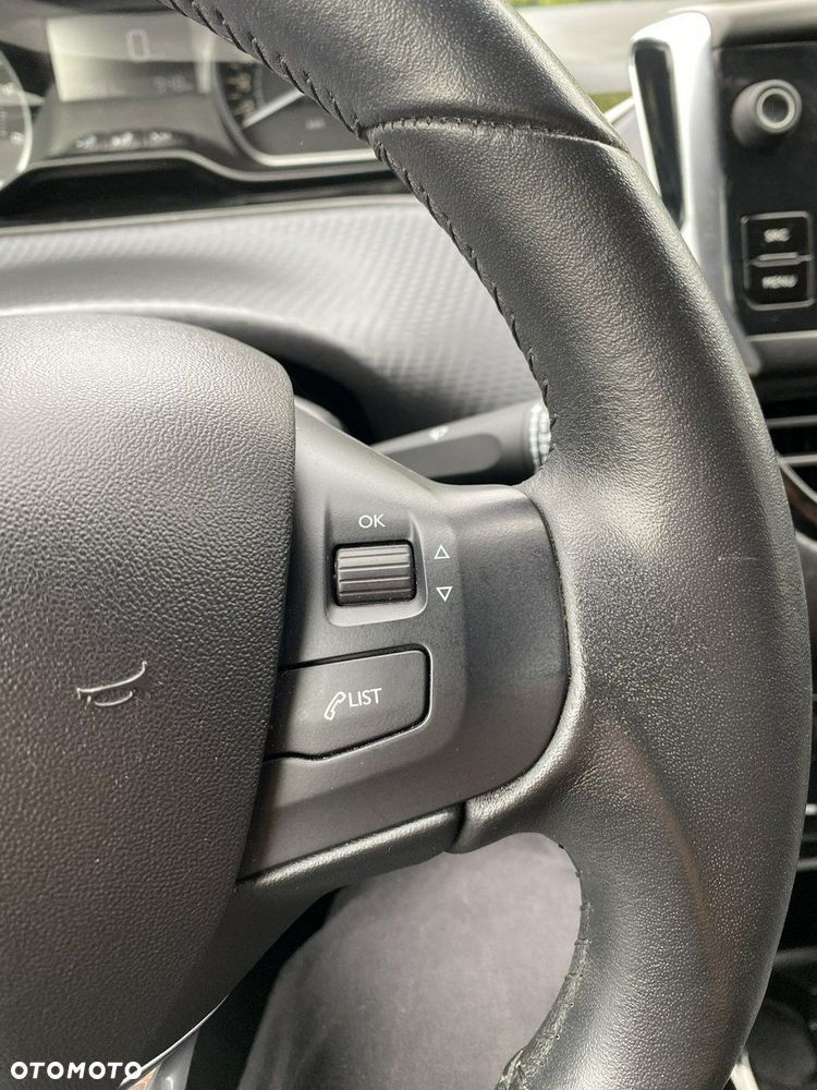 Peugeot 2008 1.5 BlueHDi Signature - 23