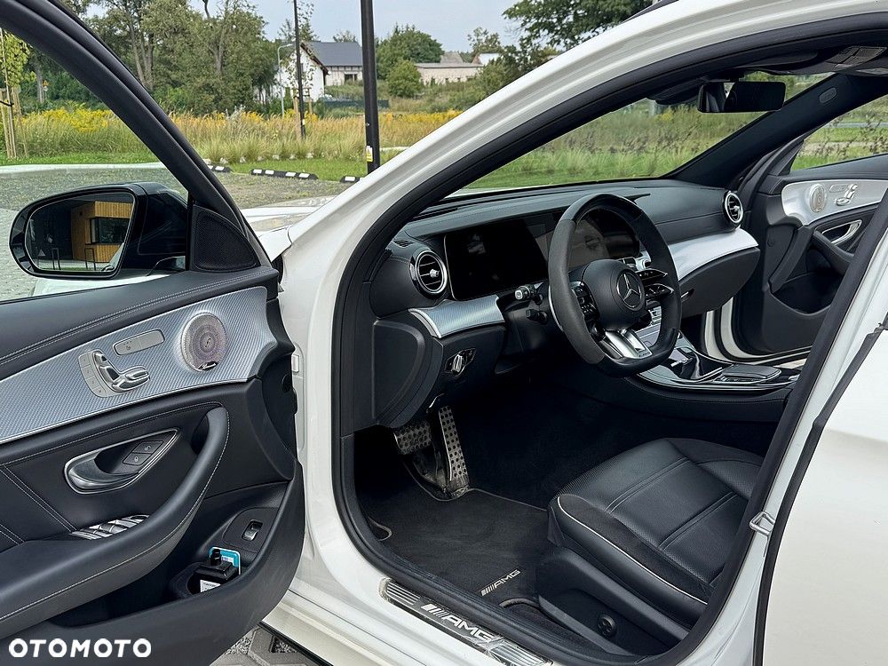 Mercedes-Benz Klasa E AMG 63 S 4Matic+ 9G-TRONIC - 33