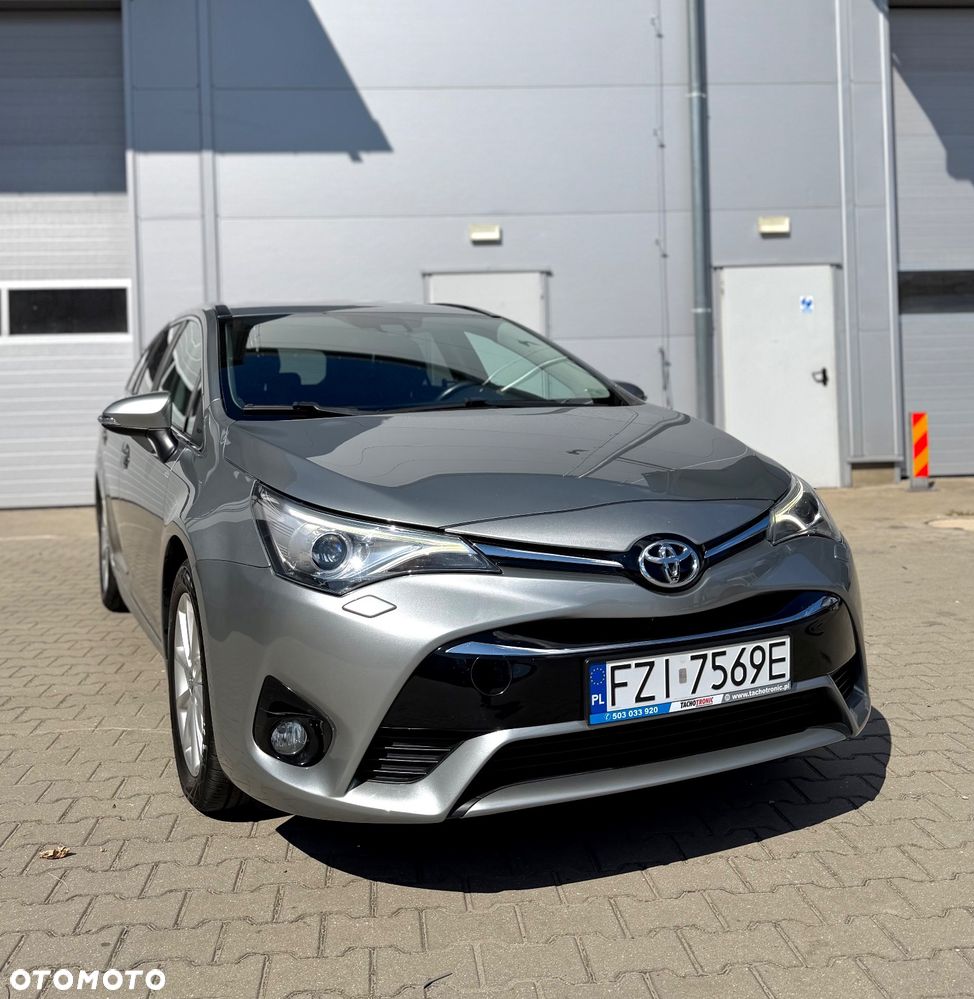 Toyota Avensis 1.8 Premium - 4