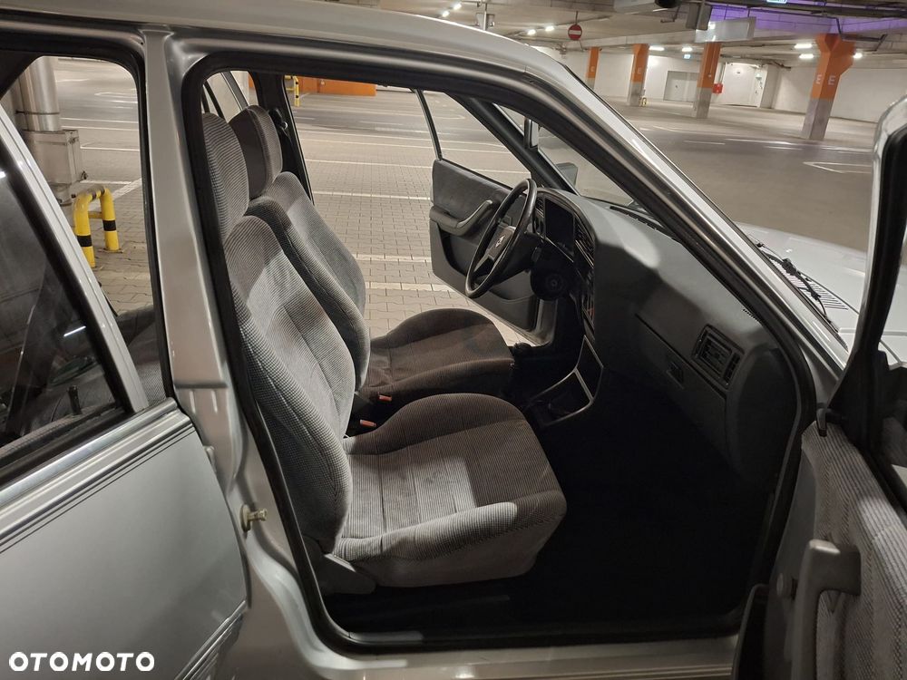 Opel Ascona 1.6 Exclusive - 4