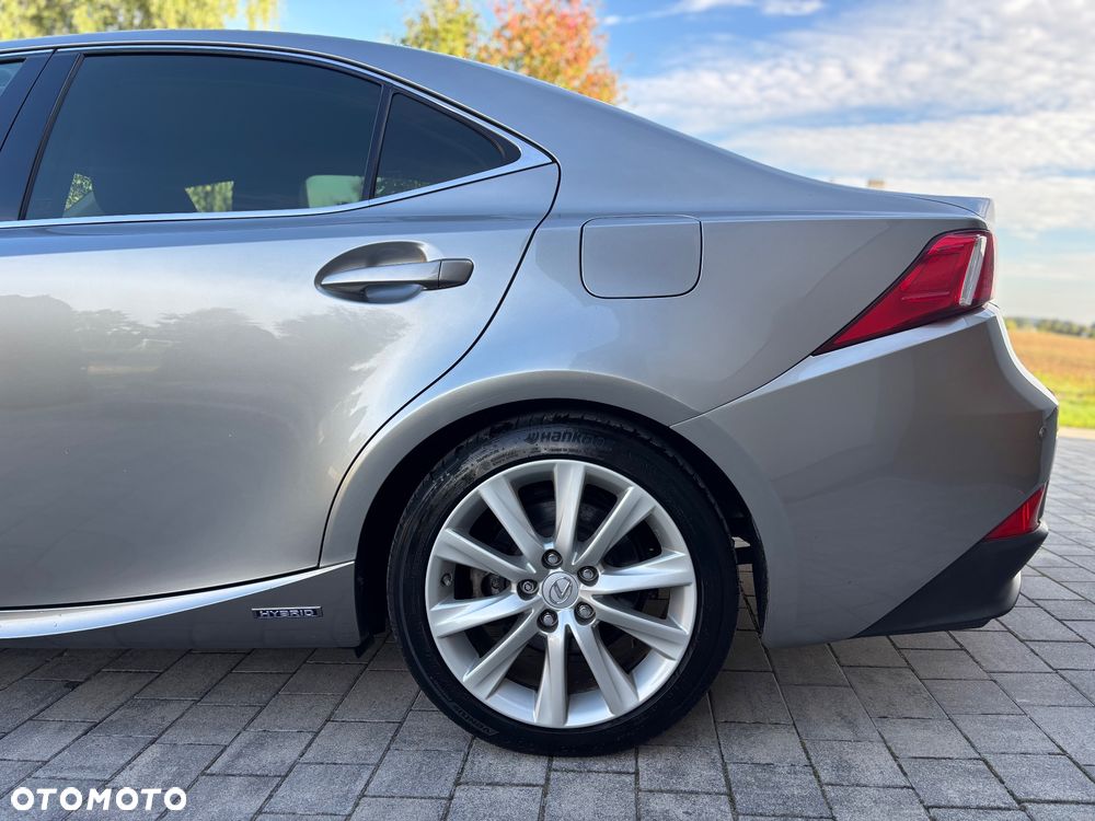 Lexus IS 300h Prestige - 17