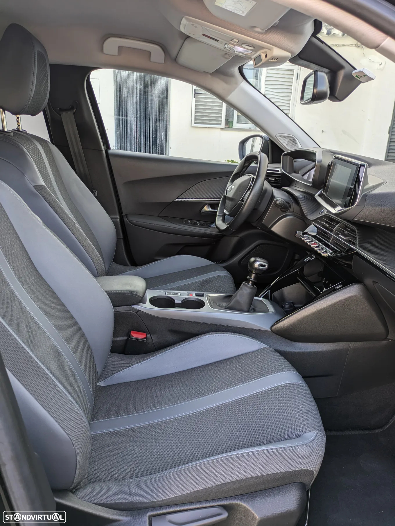 Peugeot 2008 1.2 PureTech Allure - 19