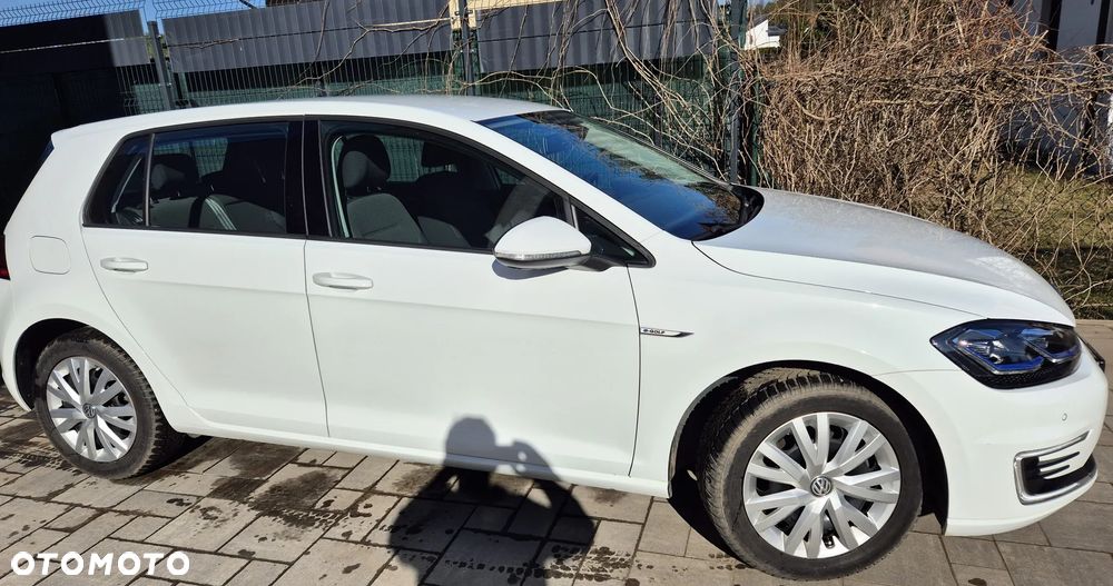 Volkswagen Golf - 2