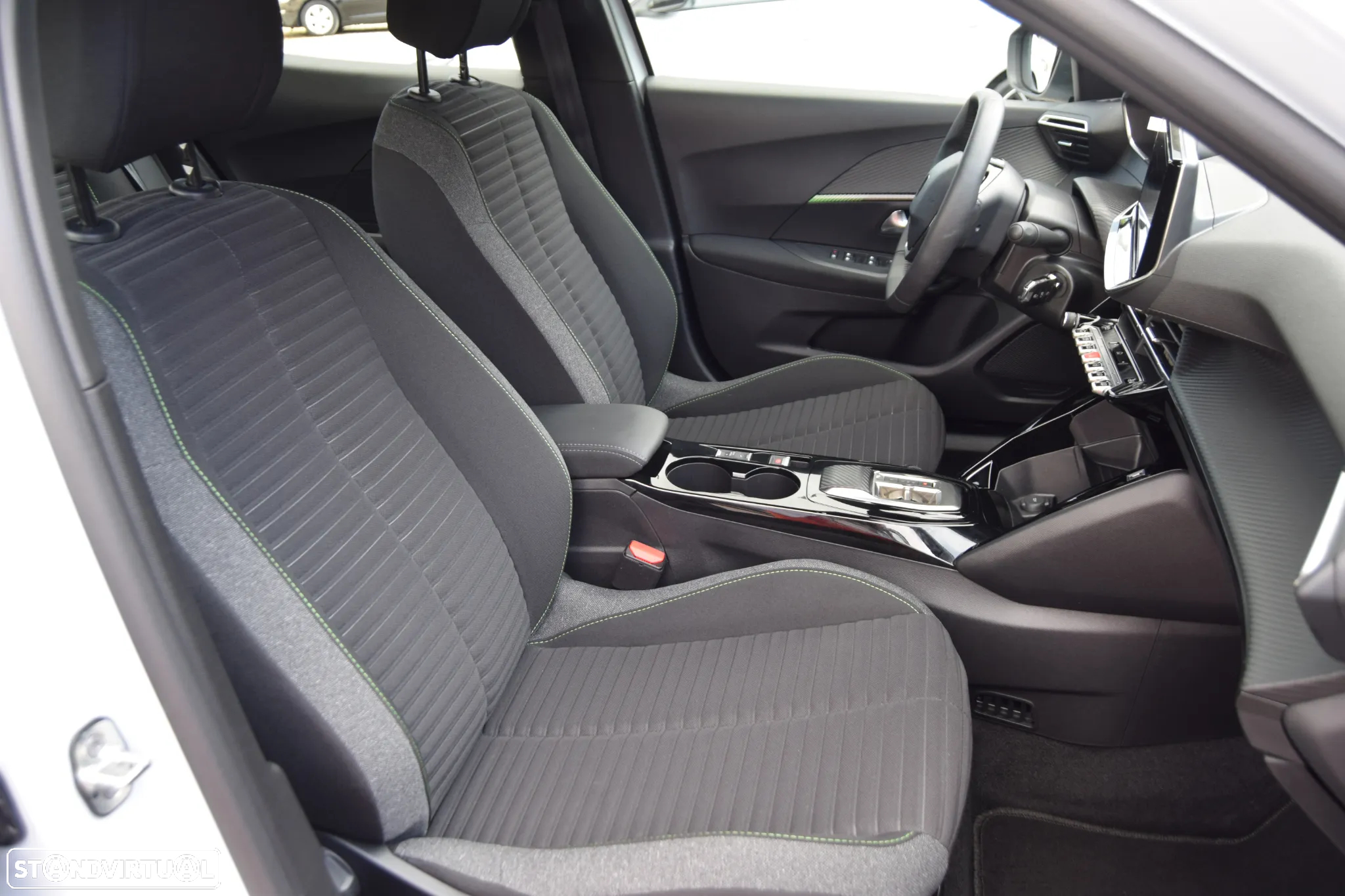 Peugeot e-2008 54 kWh Active - 36