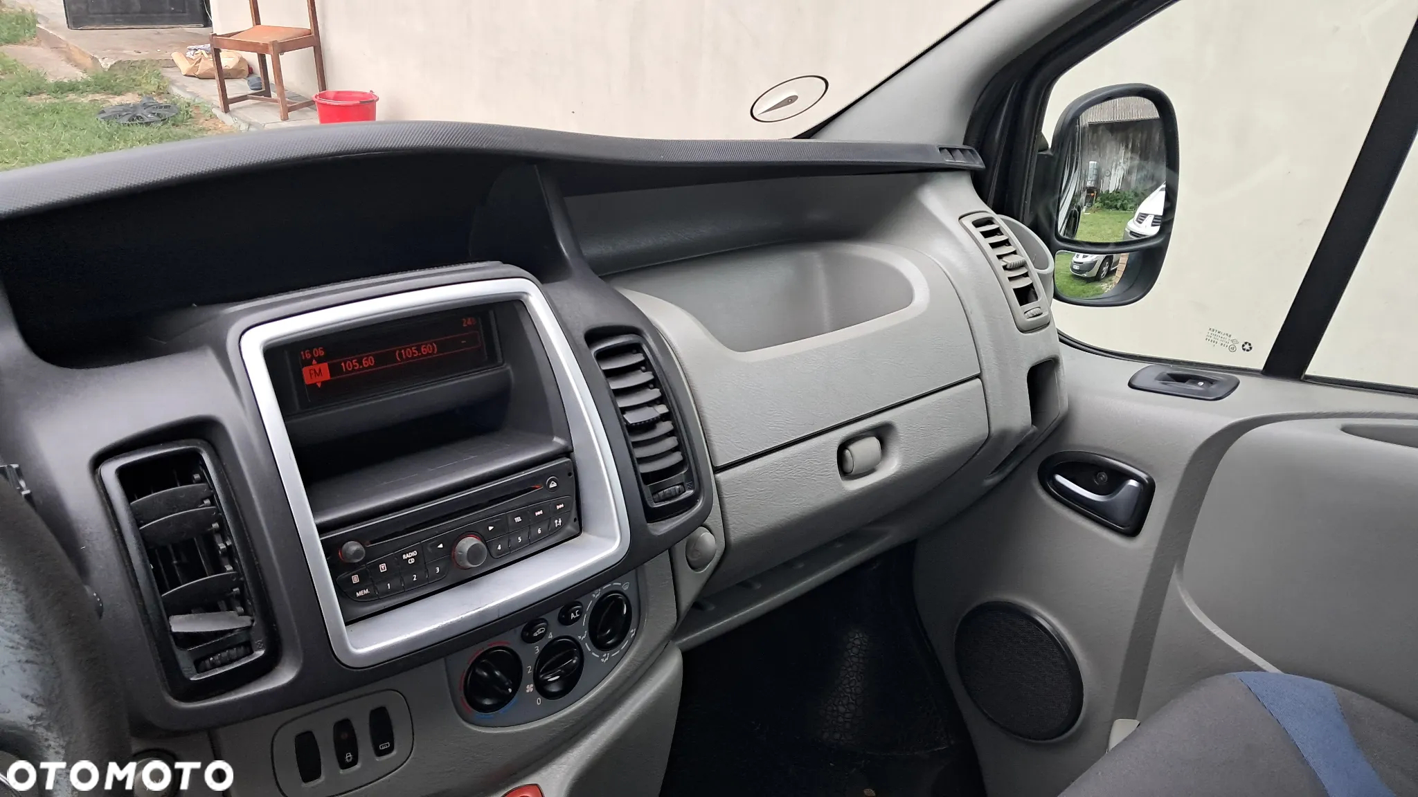 Renault Trafic 2.0 dCi 115 FAP Grand Passenger Black Edition - 14