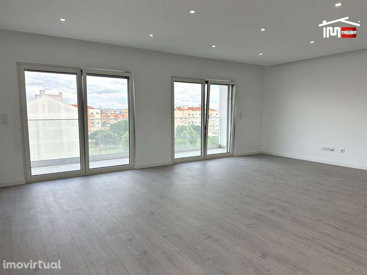 Incrivel Apartamento T2 com Varanda, Garagem e Arrecadação - Grande imagem: 3/36