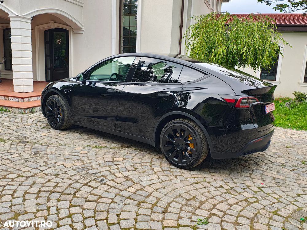 Tesla Model Y Long Range Dual Motor AWD - 16