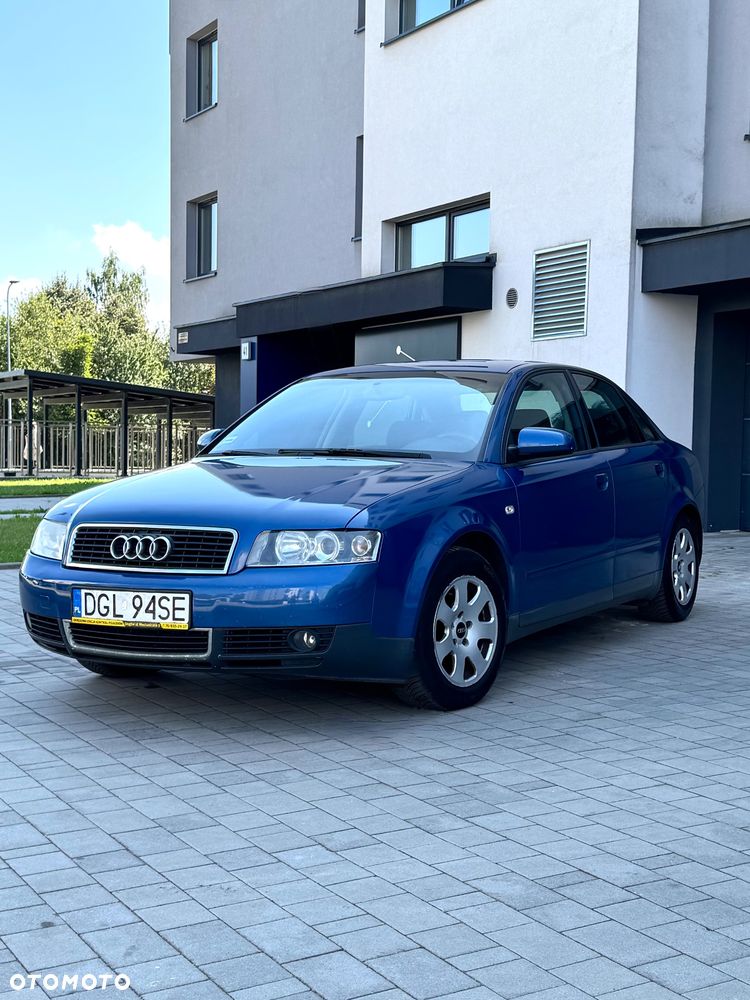 Audi A4 Limousine - 1