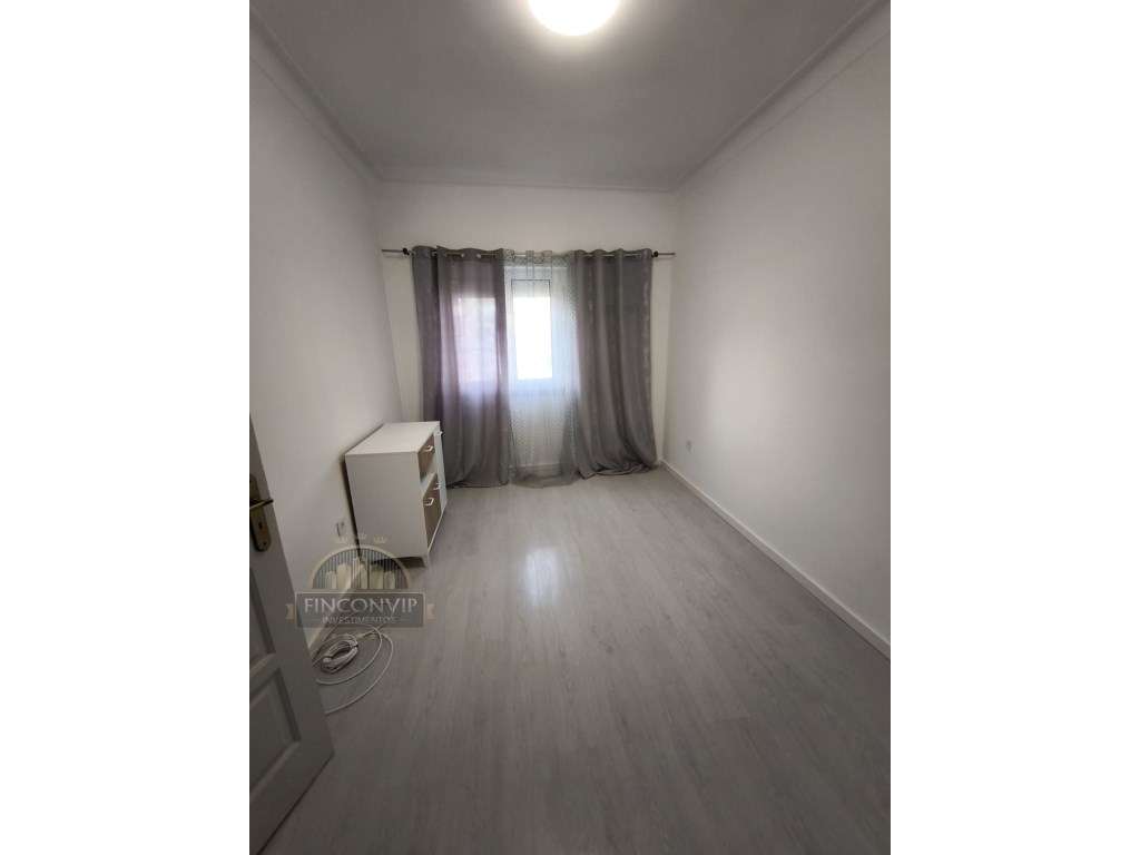 Apartamento T2, no Centro de Almada. - Grande imagem: 3/27