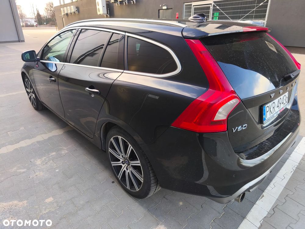 Volvo V60 D3 R-Design Kinetic - 3