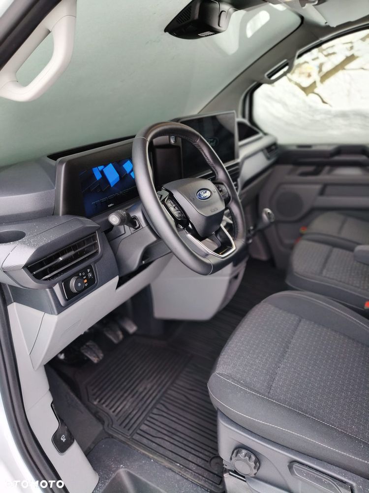 Ford TRANSIT CUSTOM - 11