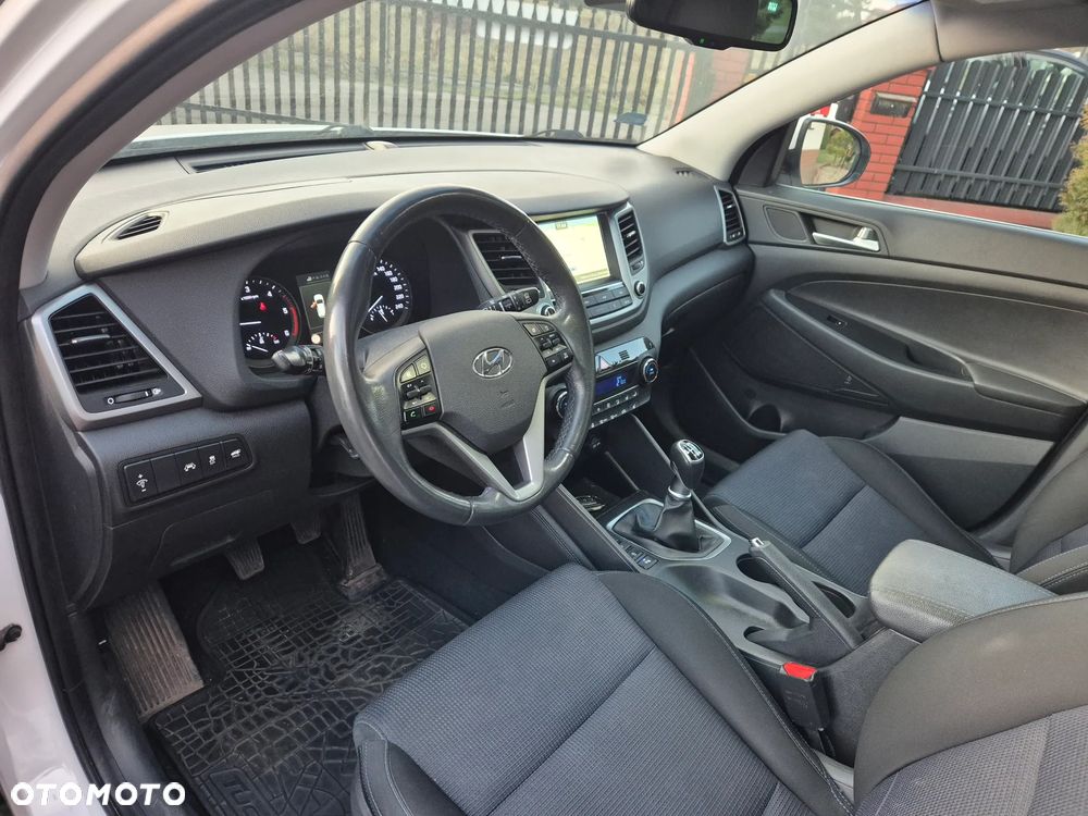 Hyundai Tucson 2.0 CRDI BlueDrive Style 2WD - 19