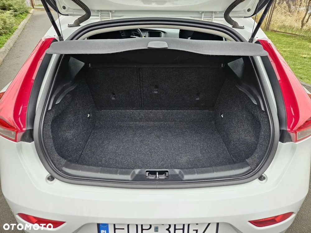 Volvo V40 D2 Momentum - 24