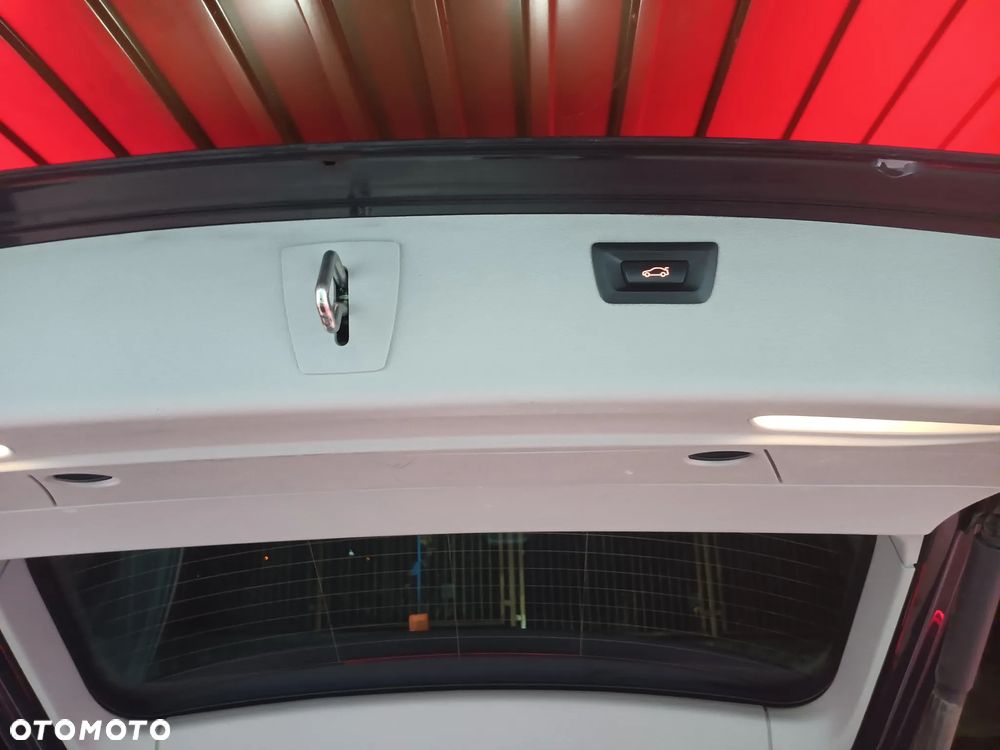 BMW Seria 3 320d Efficient Dynamics - 17