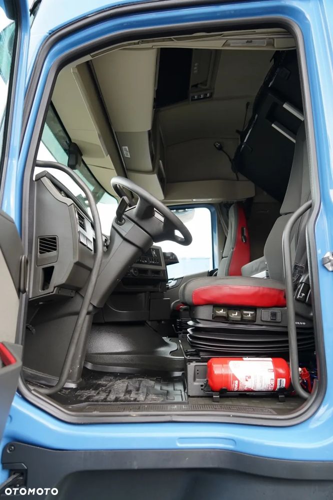 Volvo FH 460 / FIRANKA - 7,3 M / SOLÓWKA / KLIMATYZACJA POSTOJOWA / I- SHIFT / MOCNA PODŁOGA / - 26