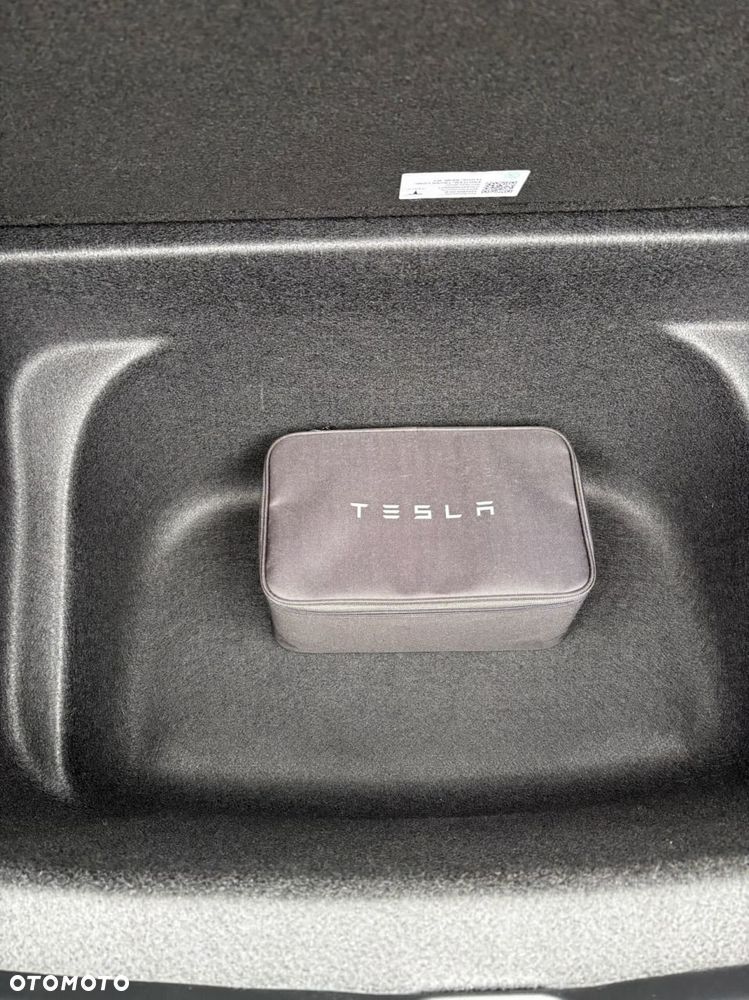 Tesla Model Y Long Range Dual Motor AWD - 10