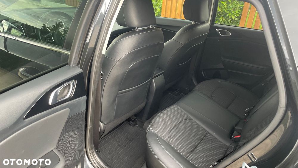 Kia Ceed 1.4 T-GDI L Business Line - 12