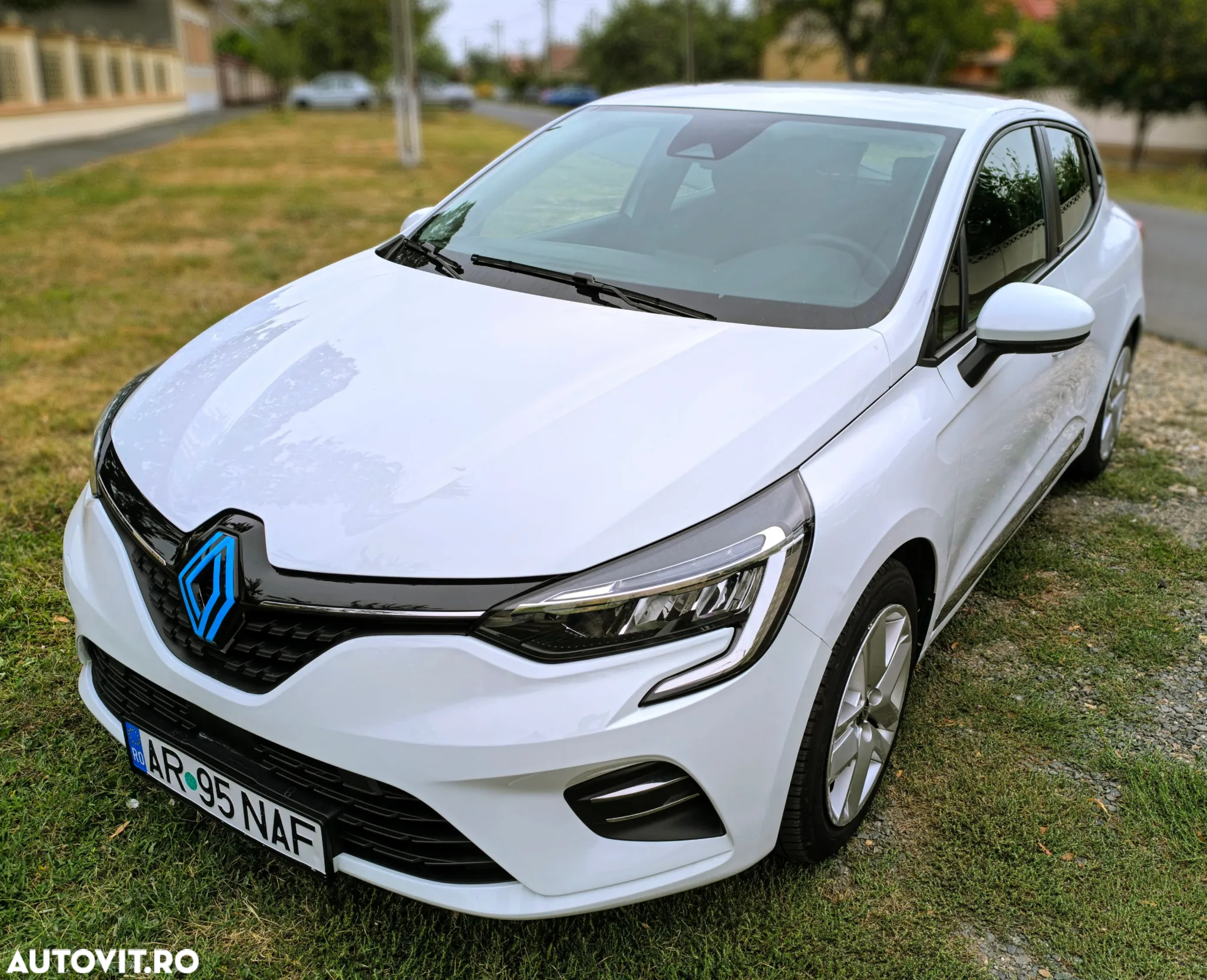 Renault Clio E-TECH Hybrid 140 ZEN - 8