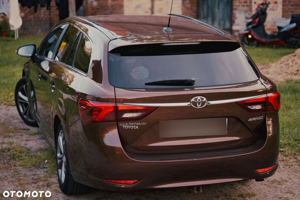 Toyota Avensis 2015 photo 2
