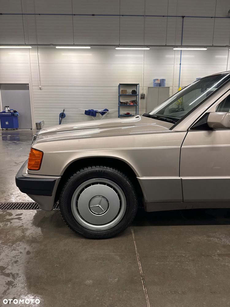 Mercedes-Benz W201 (190) - 5