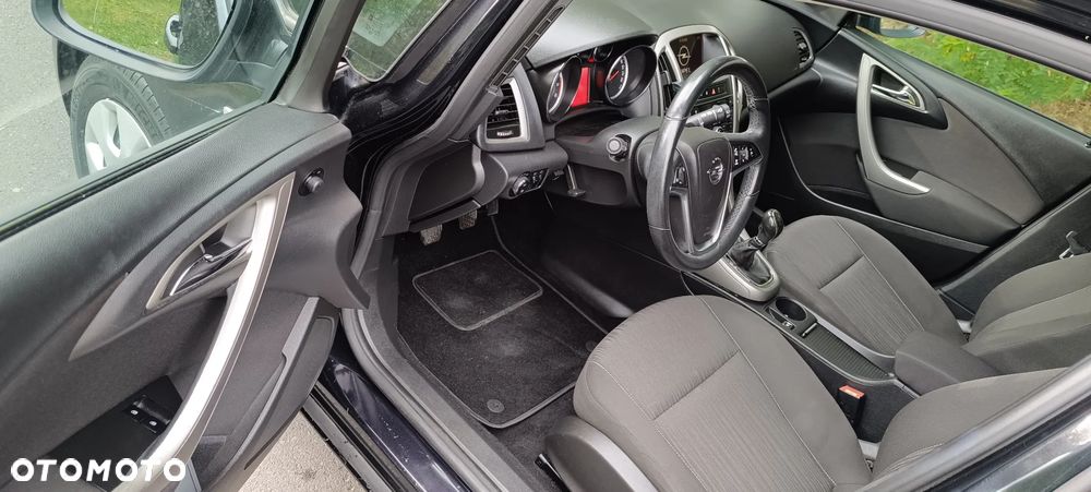 Opel Astra 2011 photo 5