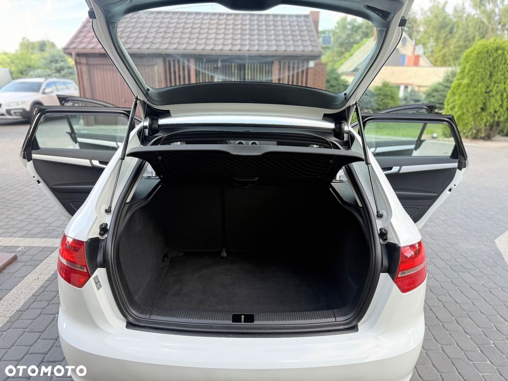 Audi A3 Sportback 1.6 TDI DPF S tronic S line Sportpaket - 13