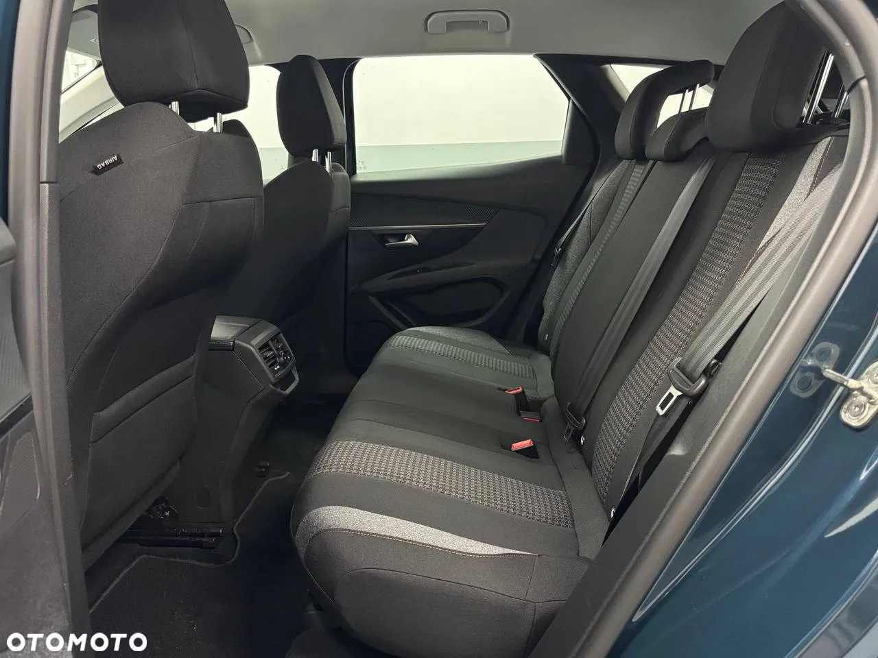 Peugeot 3008 1.5 BlueHDi Active Pack S&S EAT8 - 22