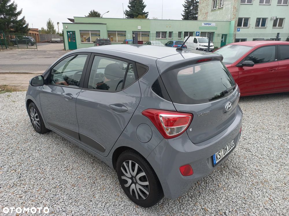 Hyundai i10 1.0 Fifa World Cup Edition - 11