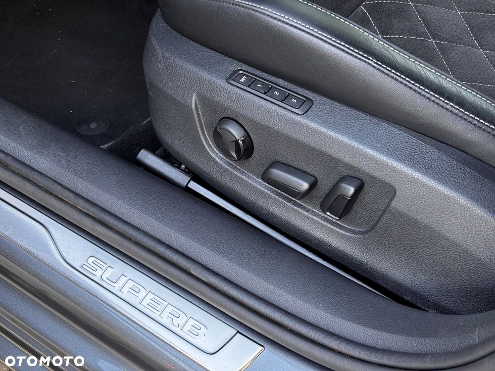 Skoda Superb 2.0 TDI SCR 4x4 Sportline DSG - 28