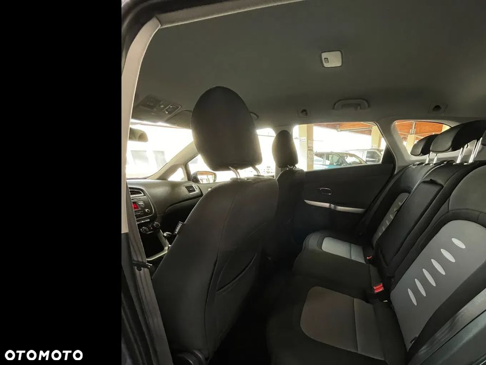 Kia Ceed - 9